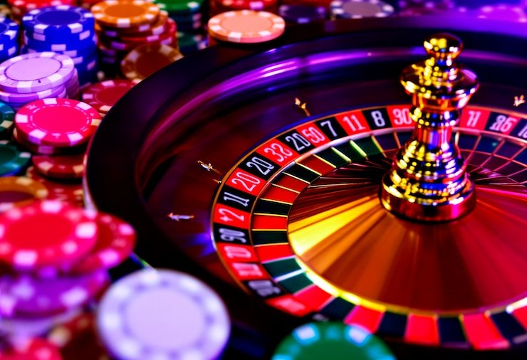 Membaca aturan bonus lewat ponsel